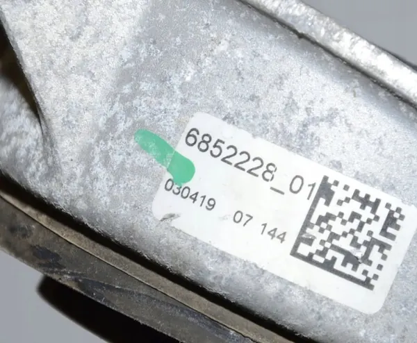 Hinterer rechter Stoßdämpferhalter OEM 6852228 BMW i3 image 5