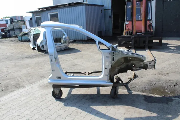 VW Golf VIII Faldón Lateral Derecho Delantero OEM 5773977 image 2