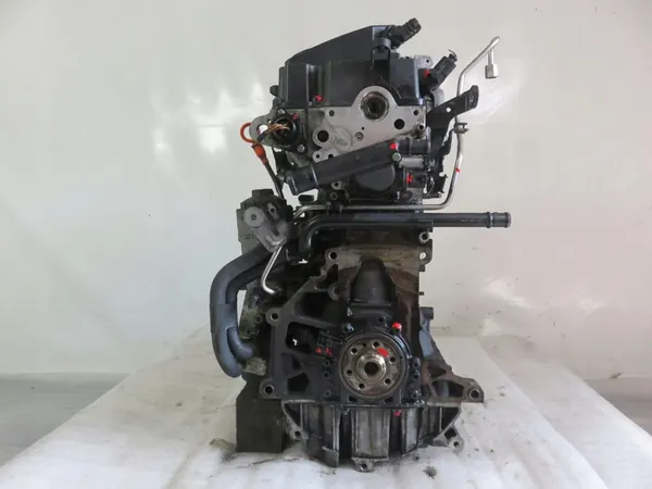 VW Caddy III 1.9 TDI Moottori BLS 038130079TX image 3