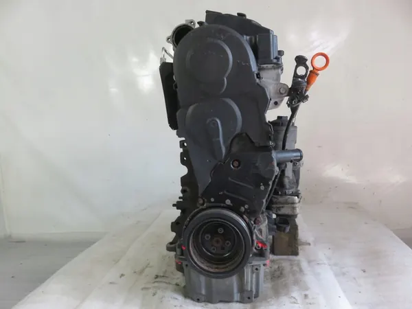 VW Caddy III 1.9 TDI Moottori BLS 038130079TX image 5