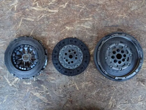 Conjunto de embreagem completo AUDI TT 8S 1.8 TFSI OEM 06J105266AT image 2