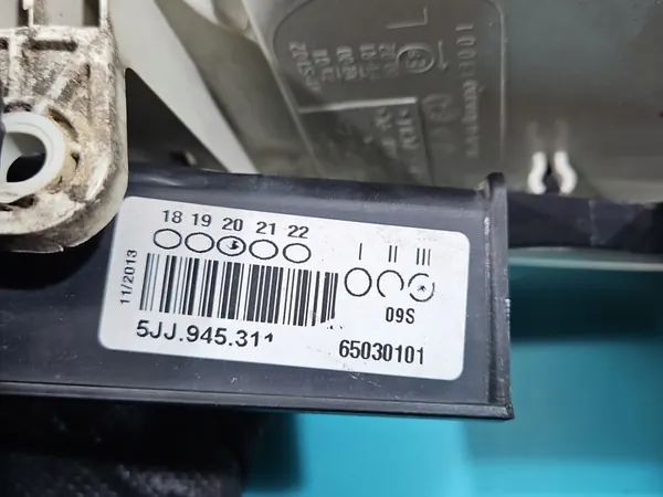 Luz Trasera Izquierda - Skoda Rapid Kombi image 4