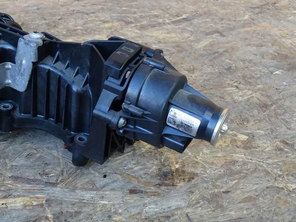 AUDI A3 8P 1.6 TDI Coletor de Admissão Atuador 03L129086A image 4