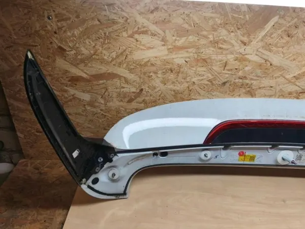 Spoiler de maletero KIA OEM 87210J7300WD - Usado image 5