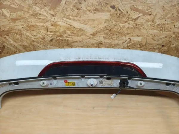 Spoiler de maletero KIA OEM 87210J7300WD - Usado image 7