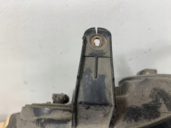 Pisca dianteiro esquerdo Isuzu Axiom 2004 OEM ESH8261 image 4