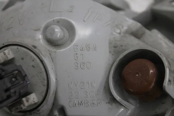 Intermitente Delantera Izquierda Mazda 3 III BM 13-16 image 4