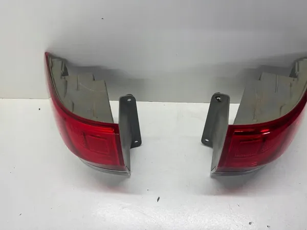 Jeep Grand Cherokee WK2 Lámpara trasera izquierda image 2