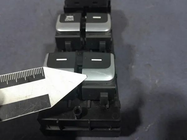 KIA SPORTAGE IV LIFT Raam Schakelaar Voor Links 93570-F1200 image 4