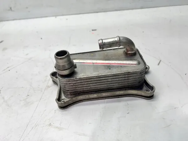 Arrefecedor de óleo Audi OE usado OEM 06E117021J image 3