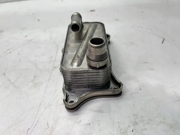 Arrefecedor de óleo Audi OE usado OEM 06E117021J image 4