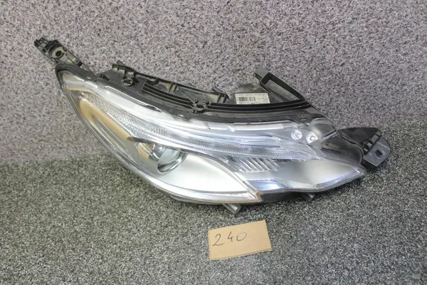 PEUGEOT 2008 13-16 Faro Delantero Derecho LED 9677810280 image 4