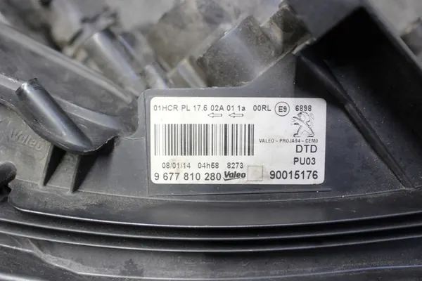 PEUGEOT 2008 13-16 Faro Delantero Derecho LED 9677810280 image 6