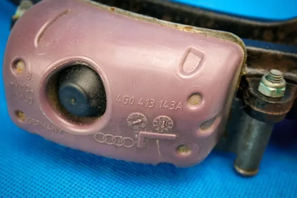 Garfo amortecedor Audi A8 S8 OEM 8R0413037C Usado image 3