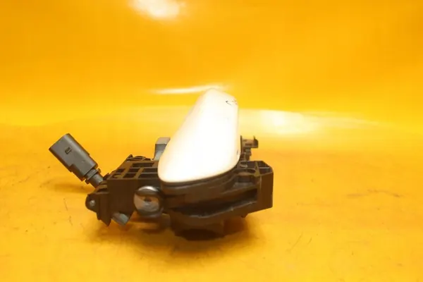 Takaluukun oikea ovenkahva VW Passat CC image 3