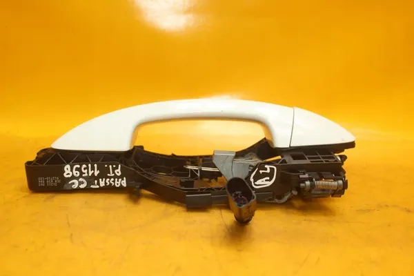 Takaluukun oikea ovenkahva VW Passat CC image 4