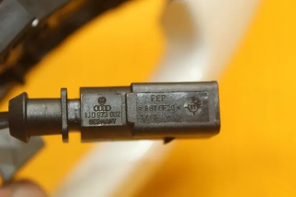 Takaluukun oikea ovenkahva VW Passat CC image 7