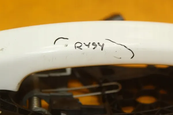 Takaluukun oikea ovenkahva VW Passat CC image 8