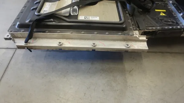 Volvo OEM 32361092 Batteri 78 Ah Begagnad Vänster + image 4