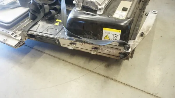 Volvo OEM 32361092 Batteri 78 Ah Begagnad Vänster + image 5