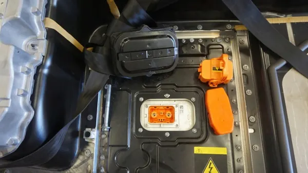 Volvo OEM 32361092 Batteri 78 Ah Begagnad Vänster + image 8