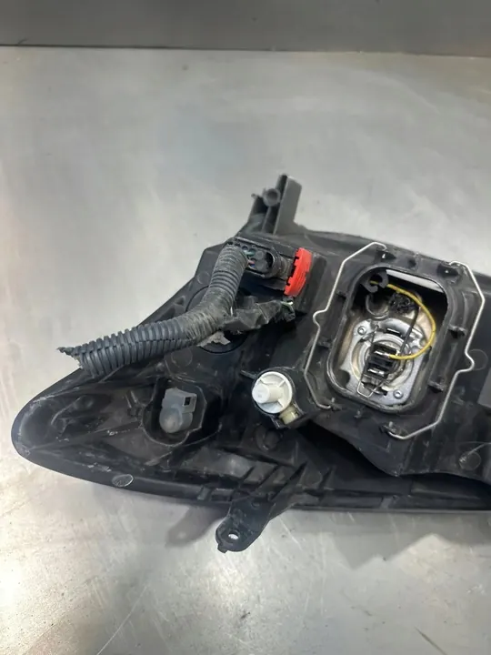 Toyota Corolla E140 E150 2011 Faro delantero derecho OEM image 3