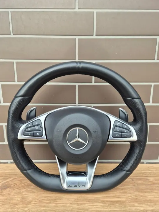 Volant Mercedes AMG d'occasion - Qualité OEM image 2