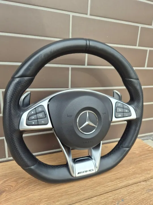Volant Mercedes AMG d'occasion - Qualité OEM image 3