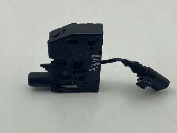 Bakluckslås Audi A3 S3 8V 2018 8V0823509A image 2