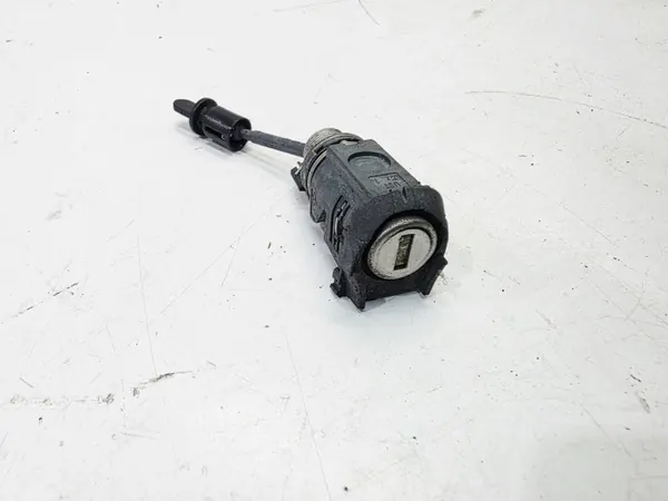 Audi A1 8X Türschloss-Einsatz OEM 8X1837167 - Links vorne image 2