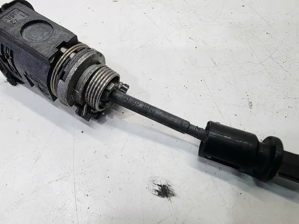 Audi A1 8X Türschloss-Einsatz OEM 8X1837167 - Links vorne image 3