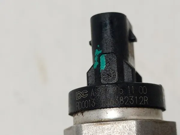 Sensor de riel de inyección OEM 166382312R Renault Arkana image 3