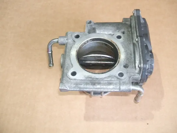 Mazda Drosselklappe OEM 136B0 für 2.2D Motor image 4