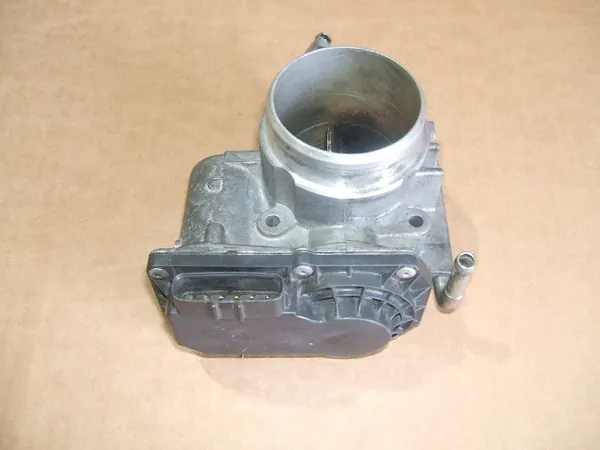 Mazda Drosselklappe OEM 136B0 für 2.2D Motor image 5