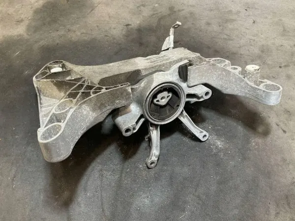 Support de boîte BMW OEM 9485335 - État utilisé image 3