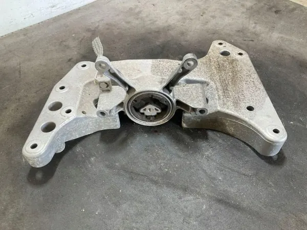Support de boîte BMW OEM 9485335 - État utilisé image 6