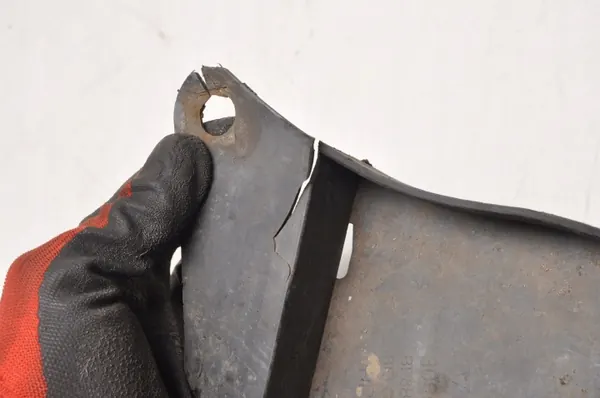 Cubierta de parachoques Volvo C30 OEM 30655409 - Usado image 9