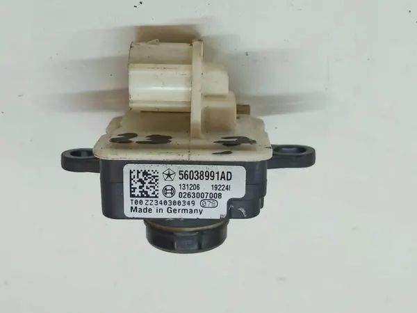 Achteruitrijcamera OEM 56038991AD voor Jeep Cherokee V image 3