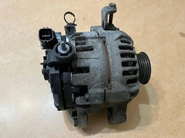 TOYOTA YARIS 2 1.3 VVTI Vaihtovirtageneraattori 27060-0J061 image 6