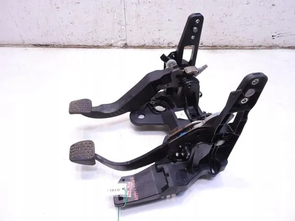 Pédale d'embrayage frein OEM 13252175 pour Opel Astra J image 7
