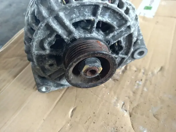 Audi A8 S8 D2 2000 Vaihtovirtageneraattori 0123520019 image 6