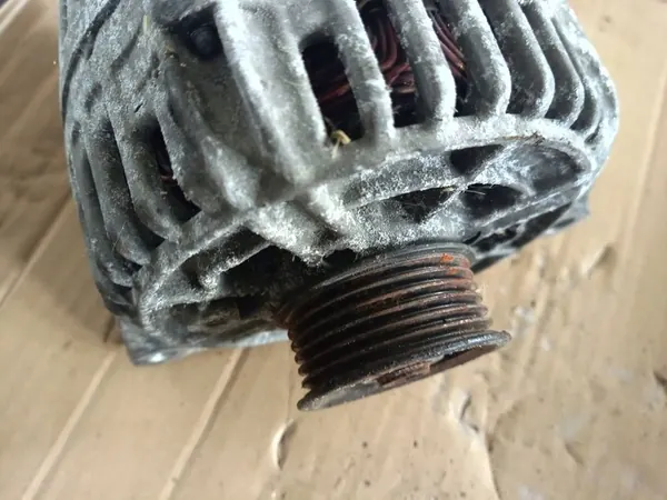 Audi A8 S8 D2 2000 Vaihtovirtageneraattori 0123520019 image 7