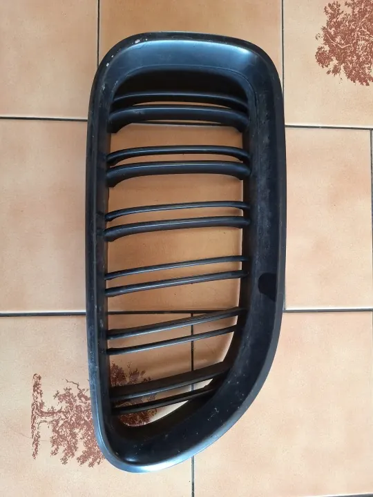 BMW Njuregrill OEM 51137212850 - Begagnad image 2