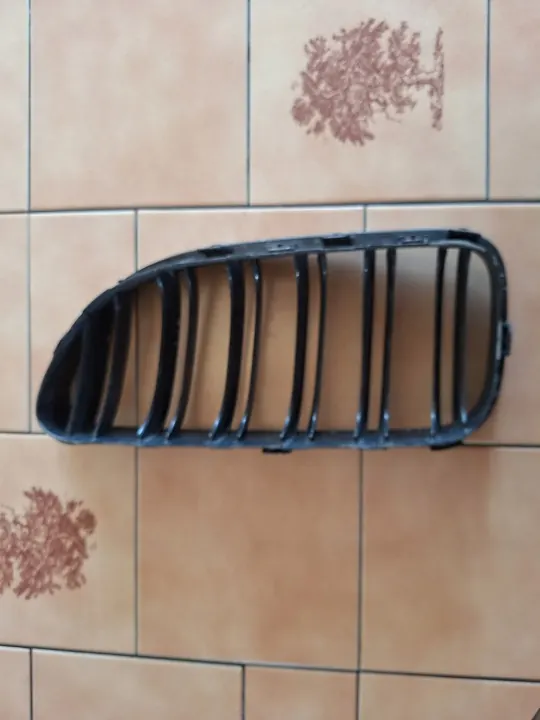 BMW Njuregrill OEM 51137212850 - Begagnad image 3