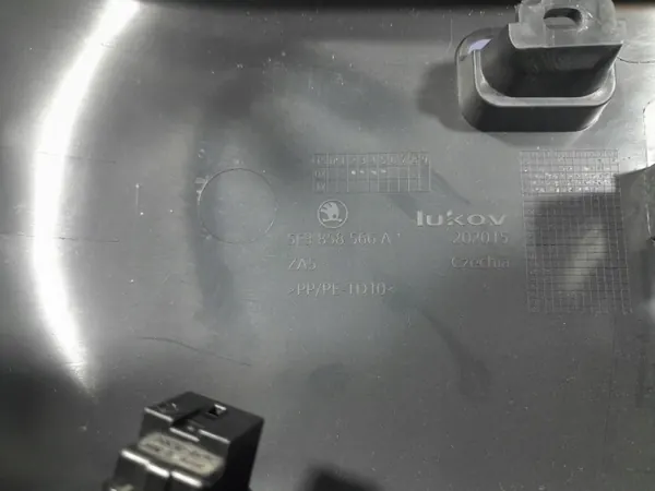 Skoda Octavia IV Lenksäulenabdeckung OEM 5E3858566A image 10