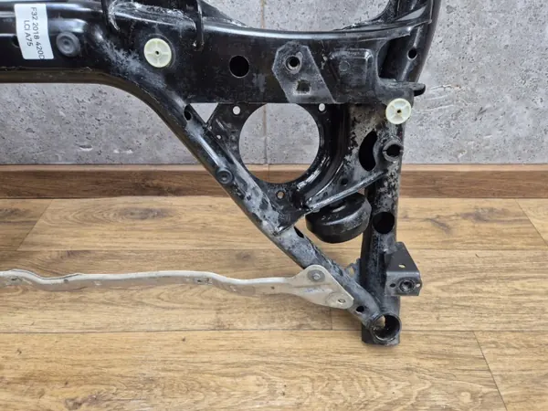 BMW Vorderachsträger OEM 6872120 - Gebraucht image 10