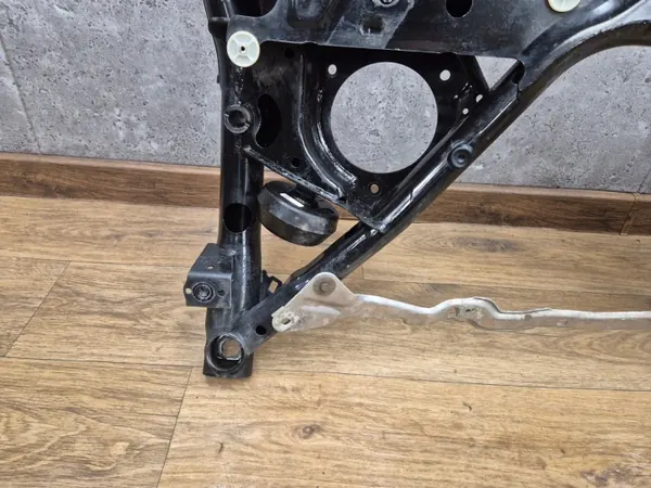 BMW Vorderachsträger OEM 6872120 - Gebraucht image 9