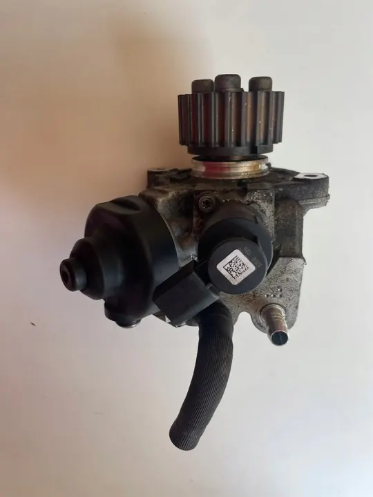 Bränsleinsprutningspump 2.0 TDI 140 hk Audi Q3 8U image 2