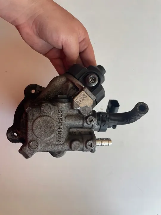 Bränsleinsprutningspump 2.0 TDI 140 hk Audi Q3 8U image 4