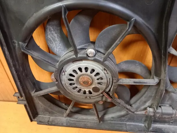 Volkswagen OE 1K0121207T Lüftergehäuse - Gebraucht image 3